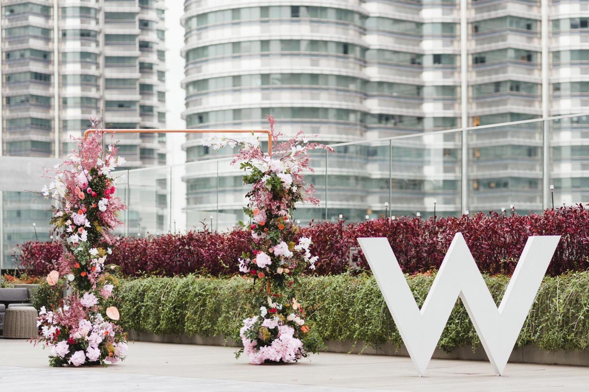 W Kuala Lumpur Hotel Exterior photo